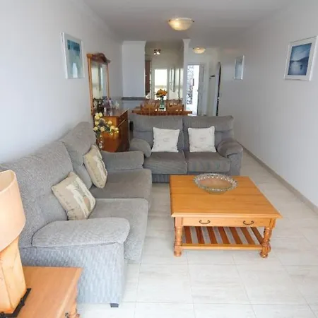 In Puerto Del Carmen Sleeps 5 Includes Swimming Pool 3 فيلة